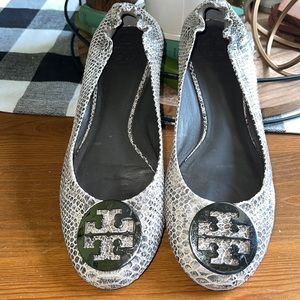 TORY BURCH Gray flats